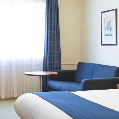 HI Guildford Bedroom