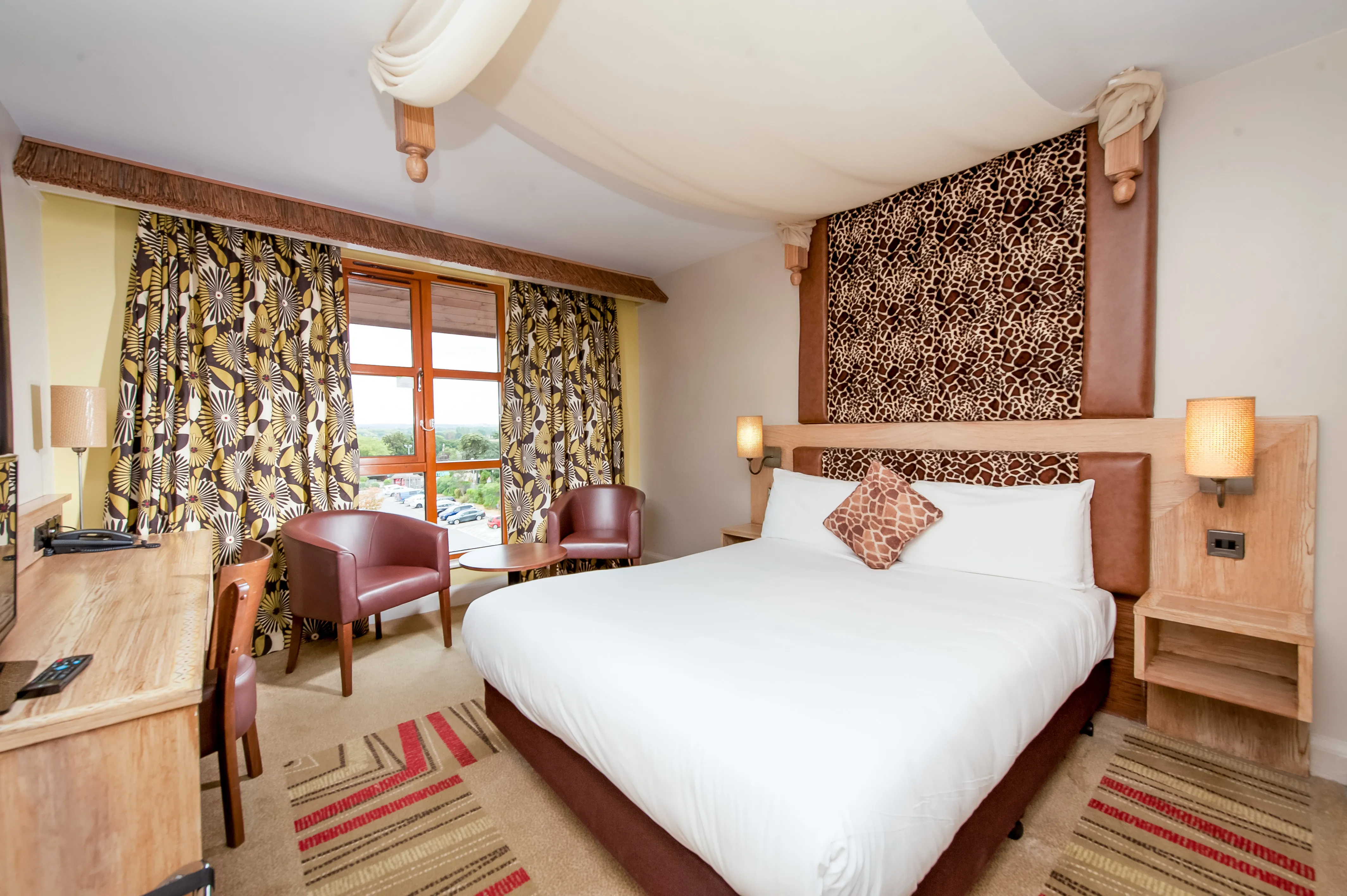 Themed & Standard Rooms in Safari & Azteca Chessington Hotels