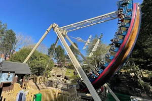 Blue Barnacle Chessington Theme Park Ride