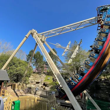 Blue Barnacle Chessington Theme Park Ride