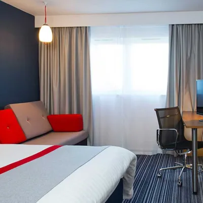 Holiday Inn Express Epsom Downs Room