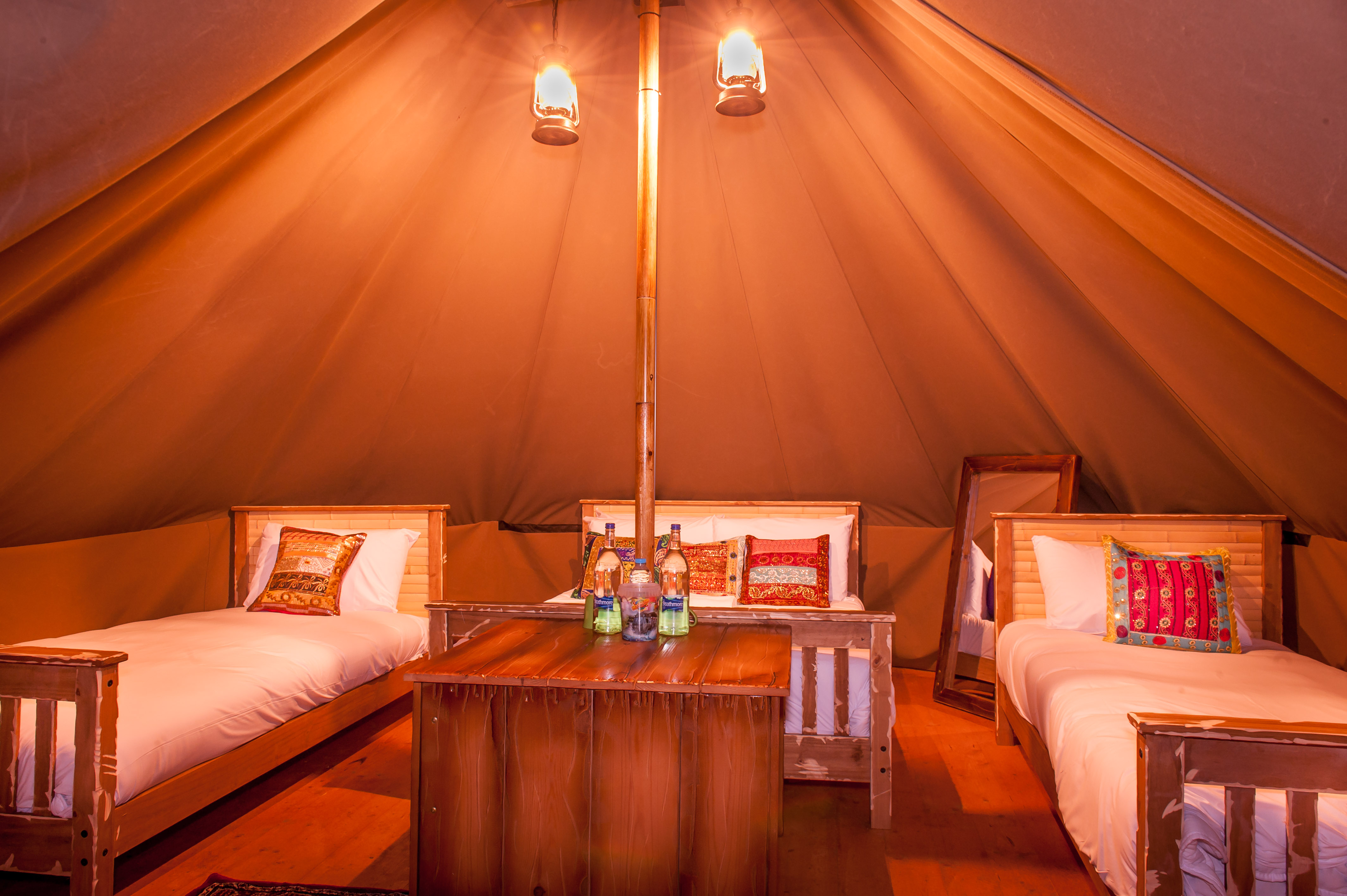 Standard tent - interior décor