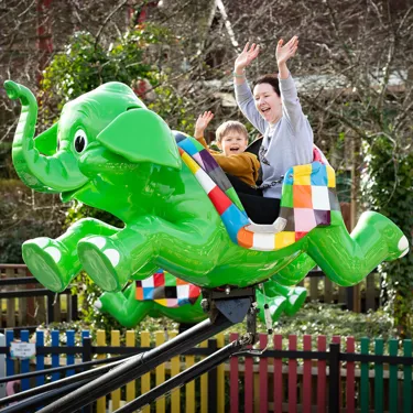 Elmer's Flying Jumbos Family Ride